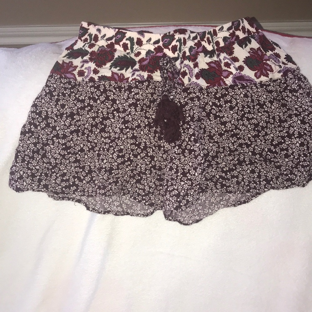 Drawstring floral fabric shorts